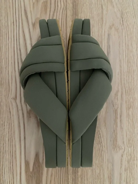 Huggy Slides - Picture 3 of 7